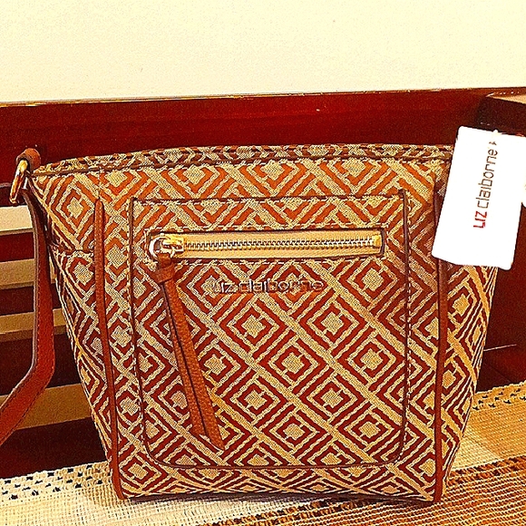 Liz Claiborne Handbags - Brand New Liz Claiborne Tan and Cream Crossbody Bag
